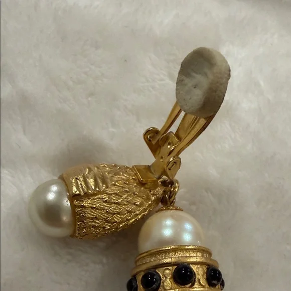 Vintage- Gold Tone Large Clip On Pearl Drop Earrings with Black Accents - Picture 3 of 9